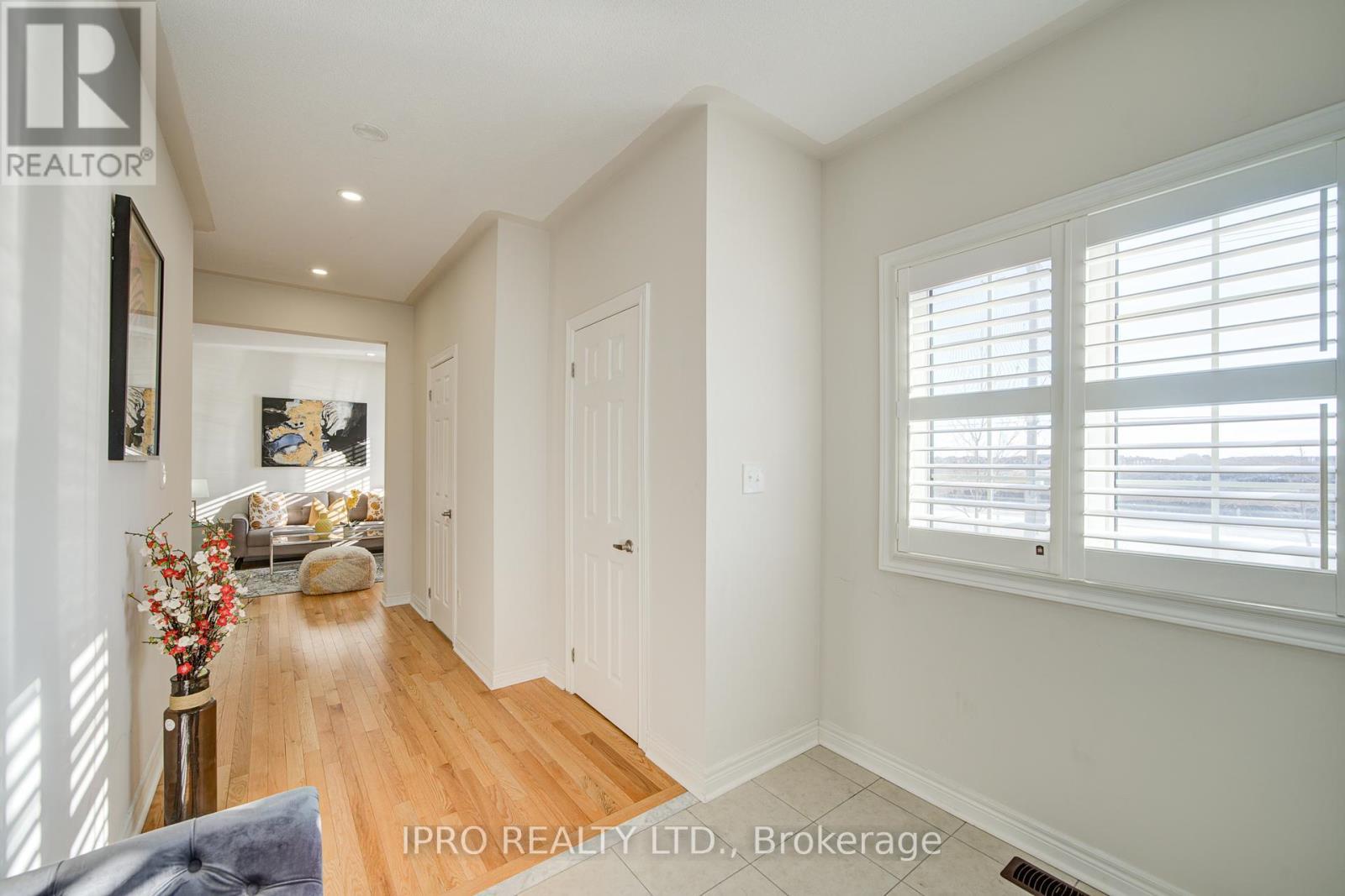 












566 BESSBOROUGH DRIVE

,
Milton (HA Harrison),




Ontario
L9T8V9

