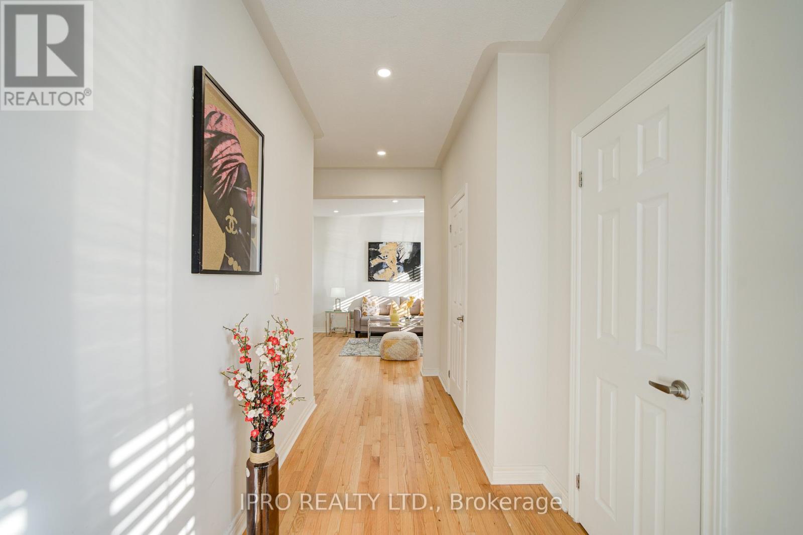 












566 BESSBOROUGH DRIVE

,
Milton (HA Harrison),




Ontario
L9T8V9

