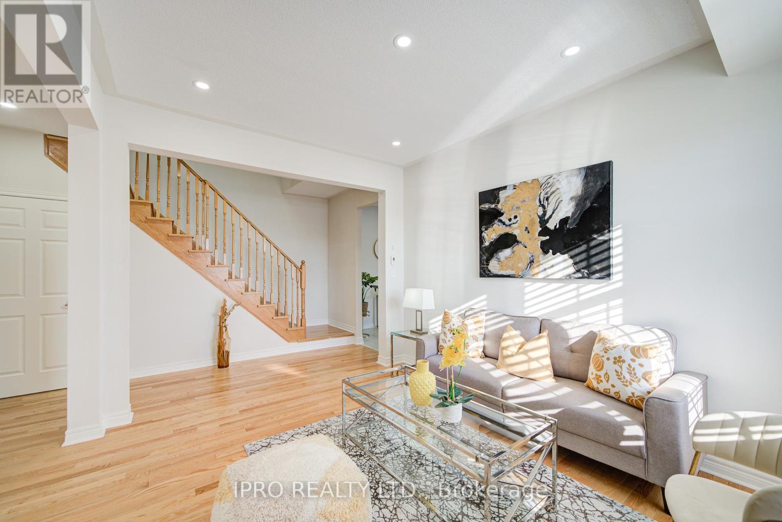 












566 BESSBOROUGH DRIVE

,
Milton (HA Harrison),




Ontario
L9T8V9

