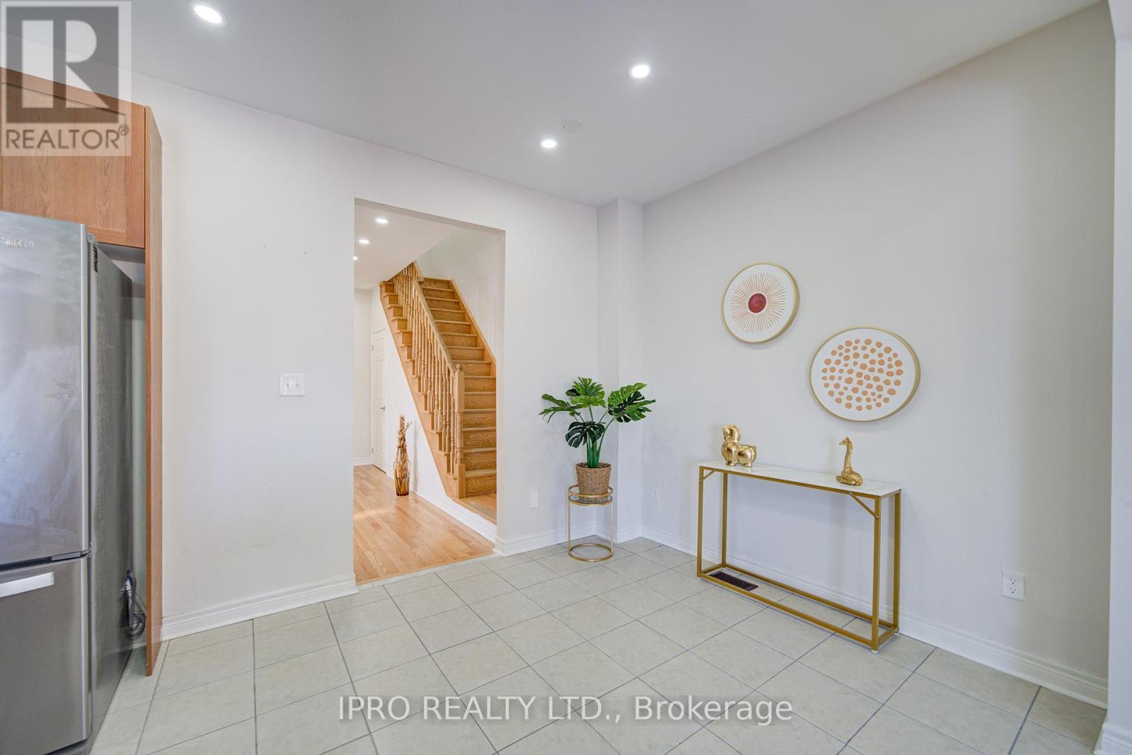












566 BESSBOROUGH DRIVE

,
Milton (HA Harrison),




Ontario
L9T8V9

