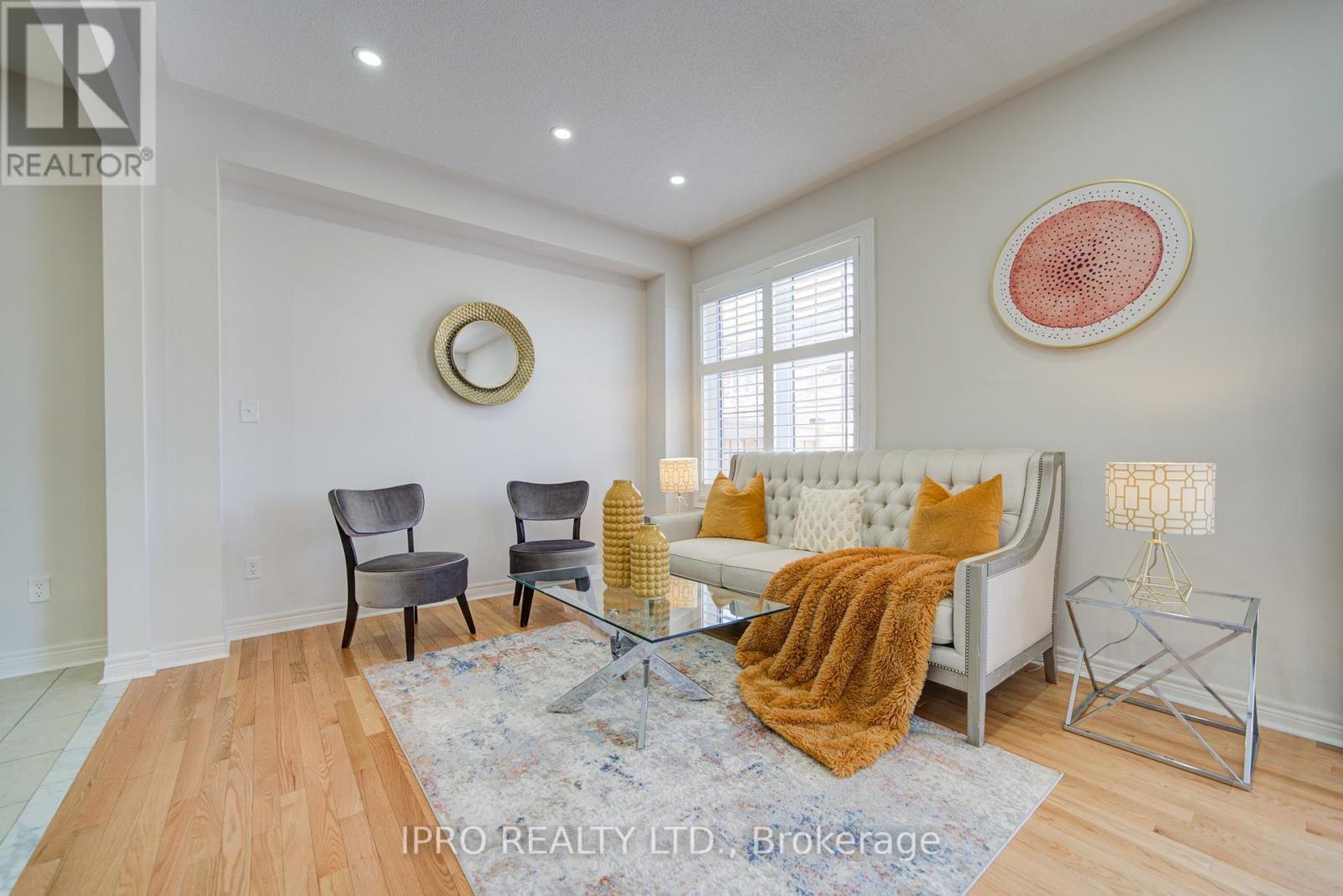 












566 BESSBOROUGH DRIVE

,
Milton (HA Harrison),




Ontario
L9T8V9

