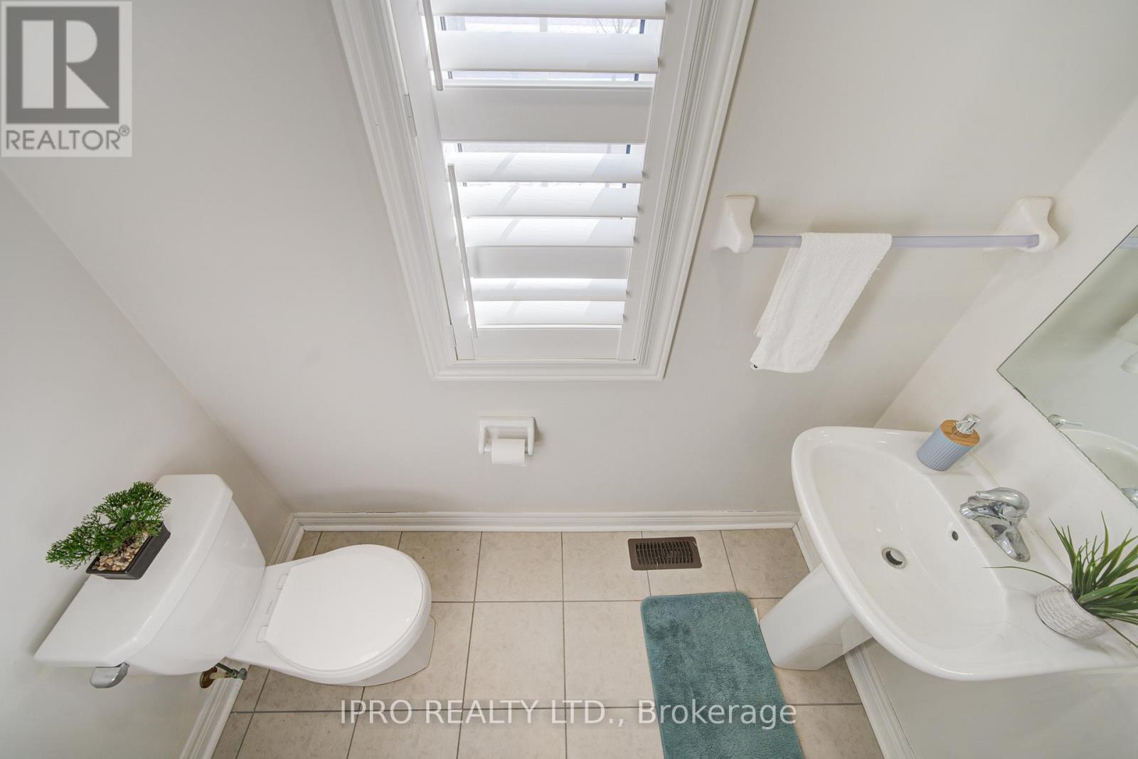 












566 BESSBOROUGH DRIVE

,
Milton (HA Harrison),




Ontario
L9T8V9

