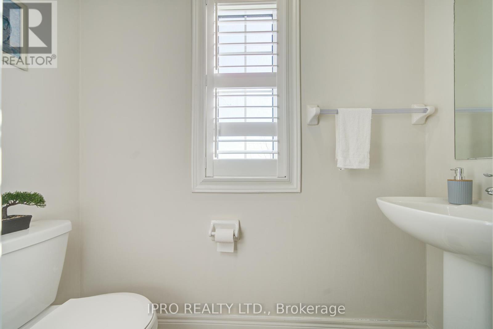 












566 BESSBOROUGH DRIVE

,
Milton (HA Harrison),




Ontario
L9T8V9

