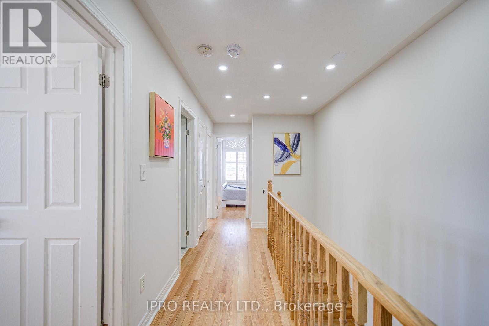 












566 BESSBOROUGH DRIVE

,
Milton (HA Harrison),




Ontario
L9T8V9

