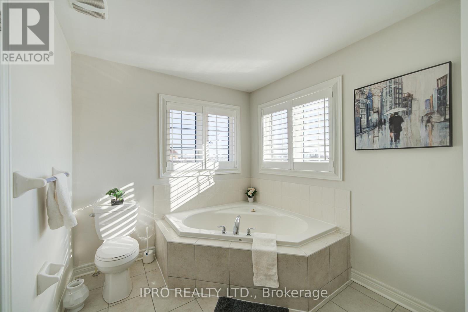 












566 BESSBOROUGH DRIVE

,
Milton (HA Harrison),




Ontario
L9T8V9


