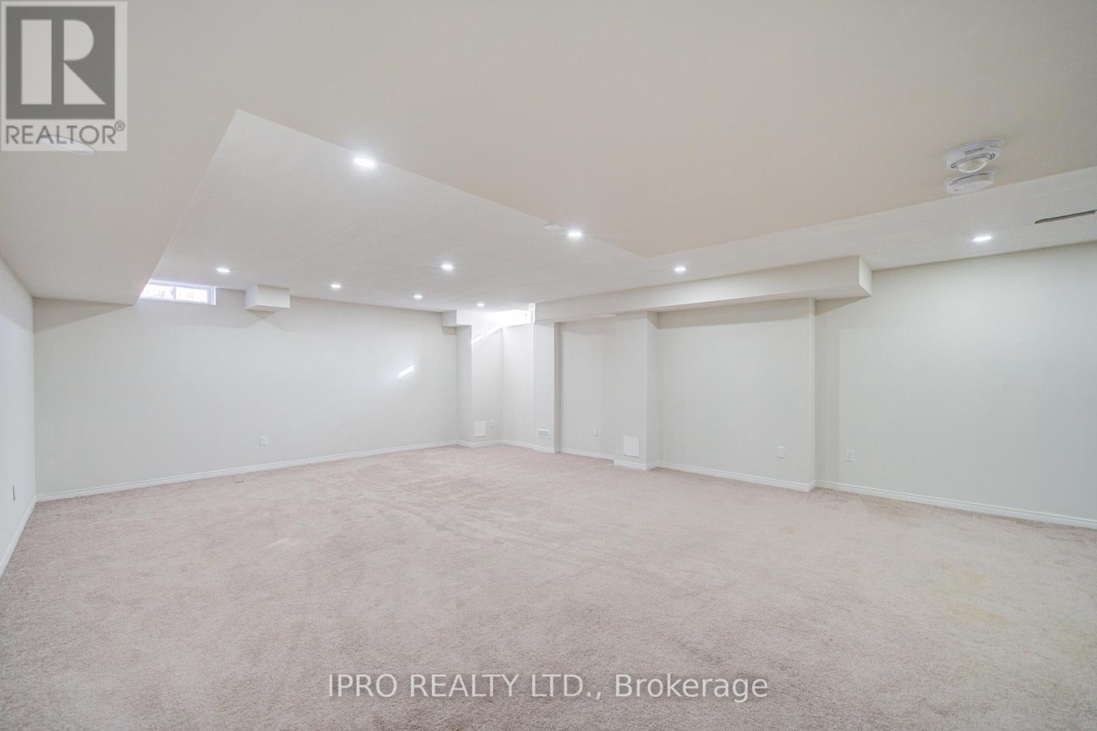 












566 BESSBOROUGH DRIVE

,
Milton (HA Harrison),




Ontario
L9T8V9

