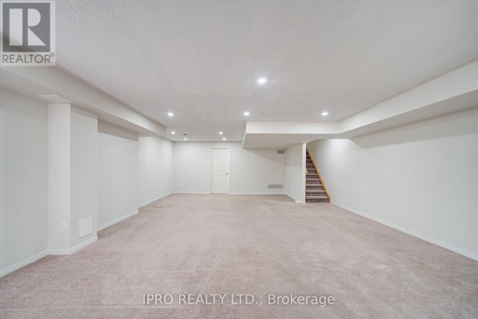 












566 BESSBOROUGH DRIVE

,
Milton (HA Harrison),




Ontario
L9T8V9

