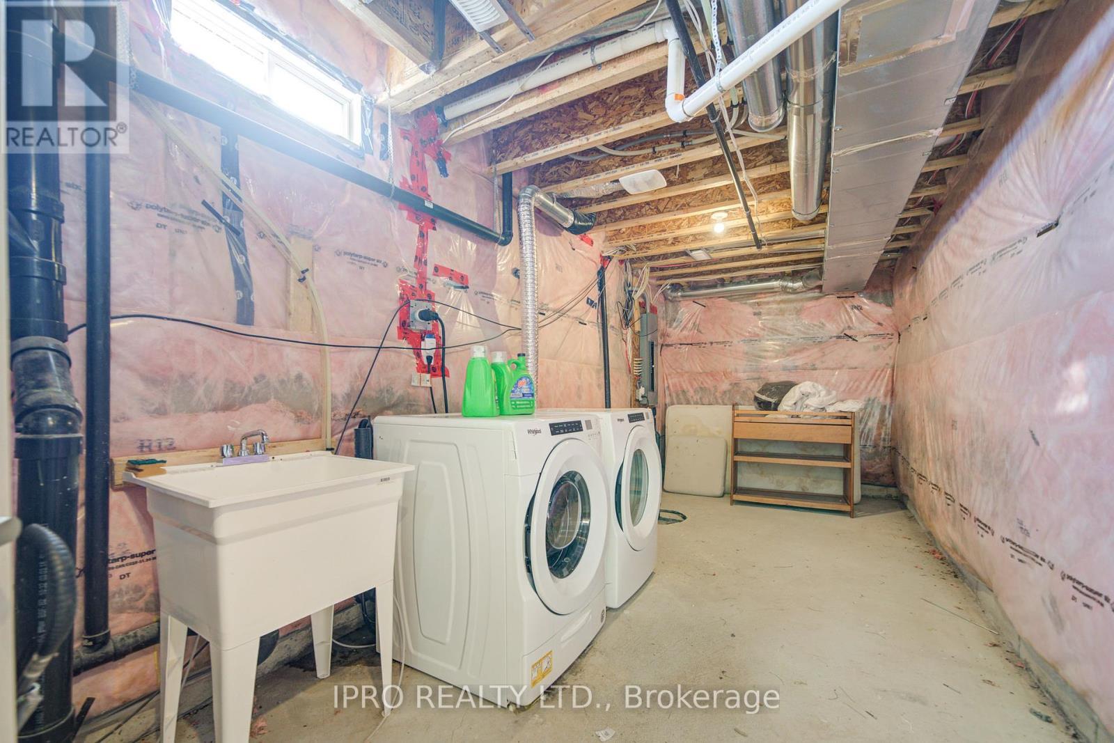 












566 BESSBOROUGH DRIVE

,
Milton (HA Harrison),




Ontario
L9T8V9


