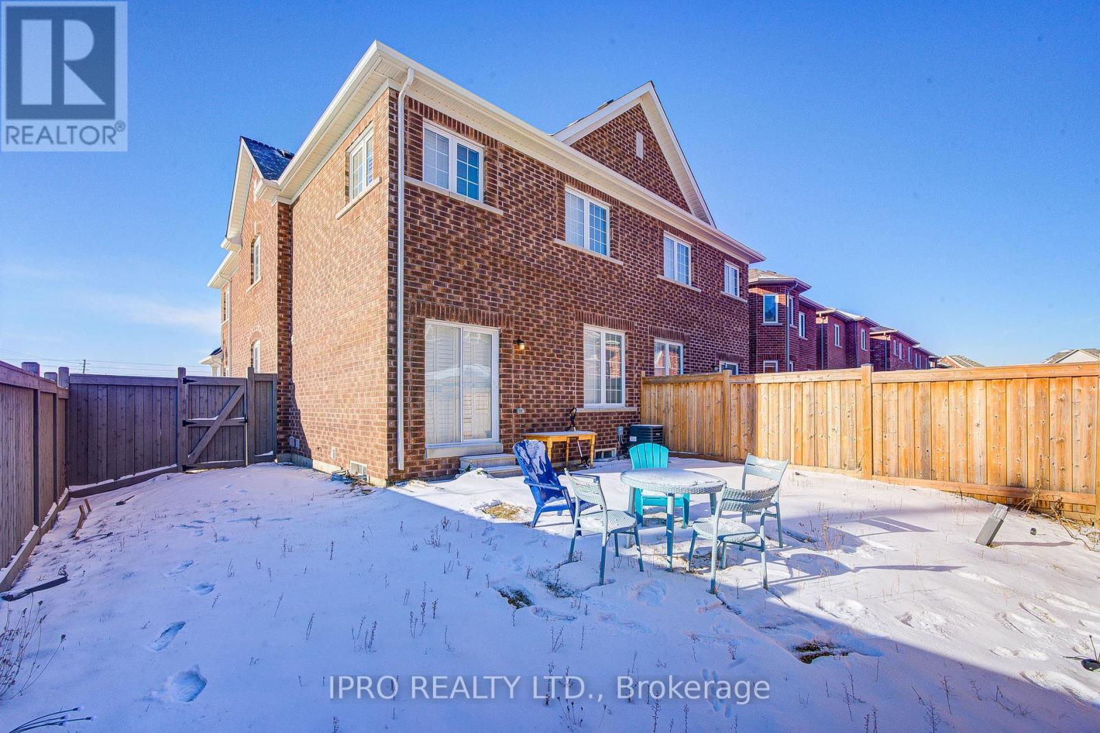 












566 BESSBOROUGH DRIVE

,
Milton (HA Harrison),




Ontario
L9T8V9


