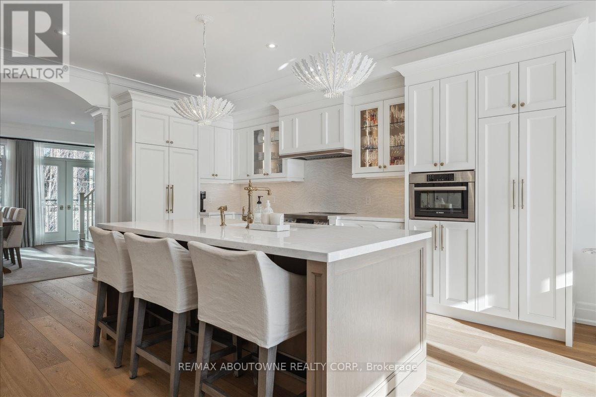 












148 REYNOLDS STREET

,
Oakville (OO Old Oakville),




Ontario
L6J3K9

