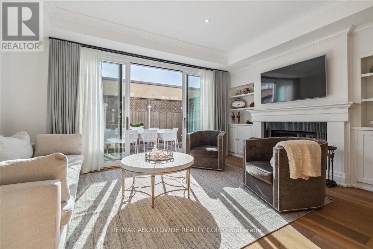 












148 REYNOLDS STREET

,
Oakville (OO Old Oakville),




Ontario
L6J3K9

