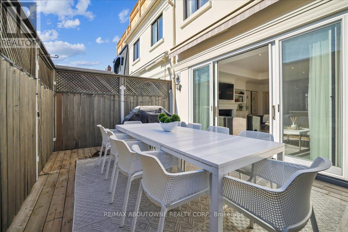 












148 REYNOLDS STREET

,
Oakville (OO Old Oakville),




Ontario
L6J3K9

