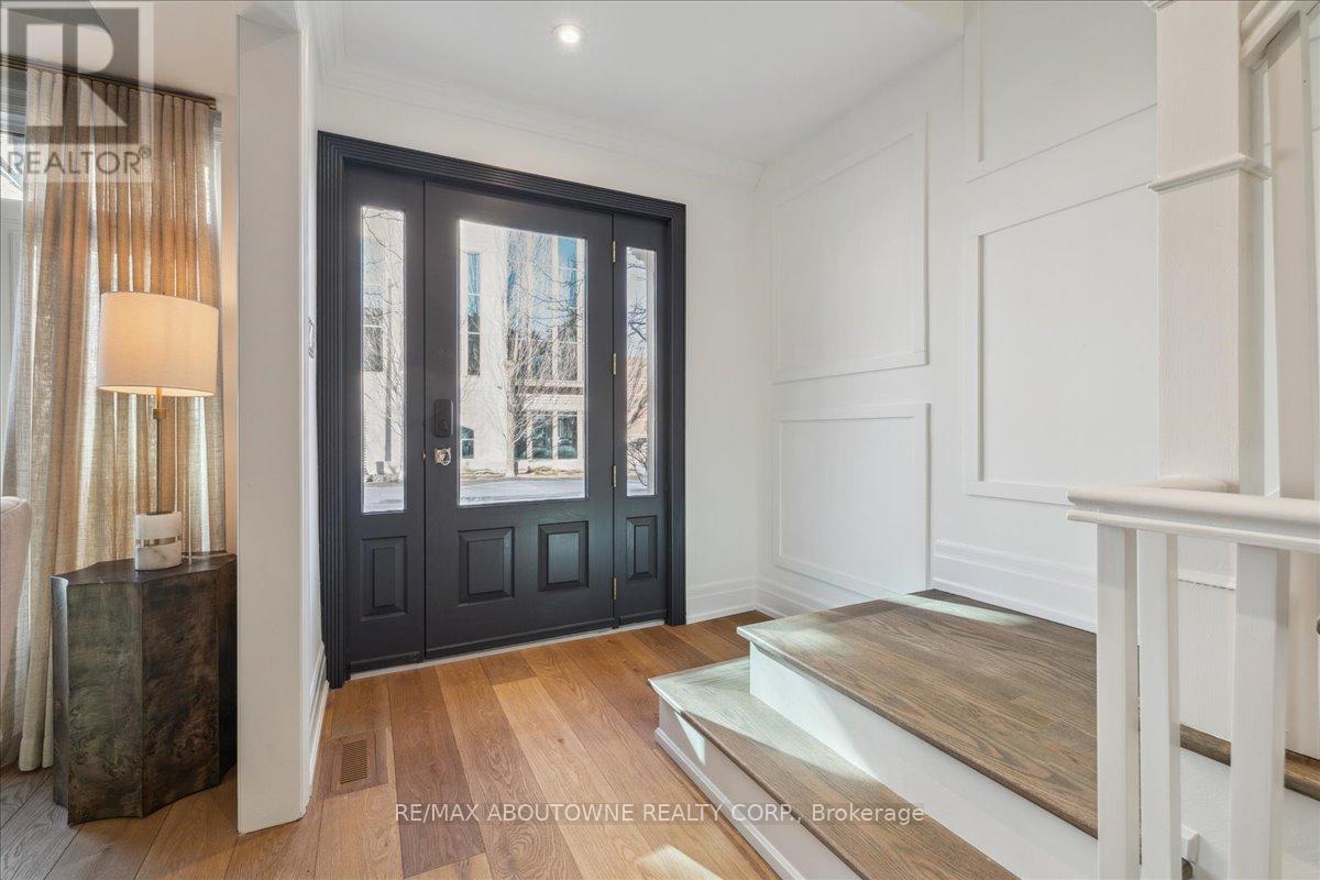












148 REYNOLDS STREET

,
Oakville (OO Old Oakville),




Ontario
L6J3K9

