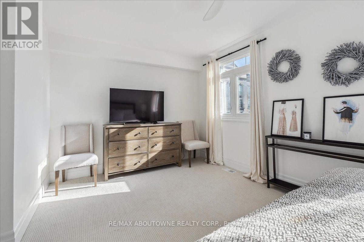 












148 REYNOLDS STREET

,
Oakville (OO Old Oakville),




Ontario
L6J3K9

