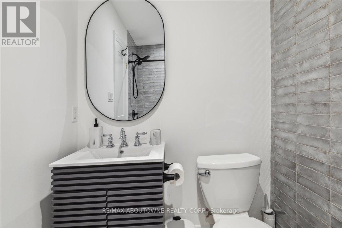 












148 REYNOLDS STREET

,
Oakville (OO Old Oakville),




Ontario
L6J3K9

