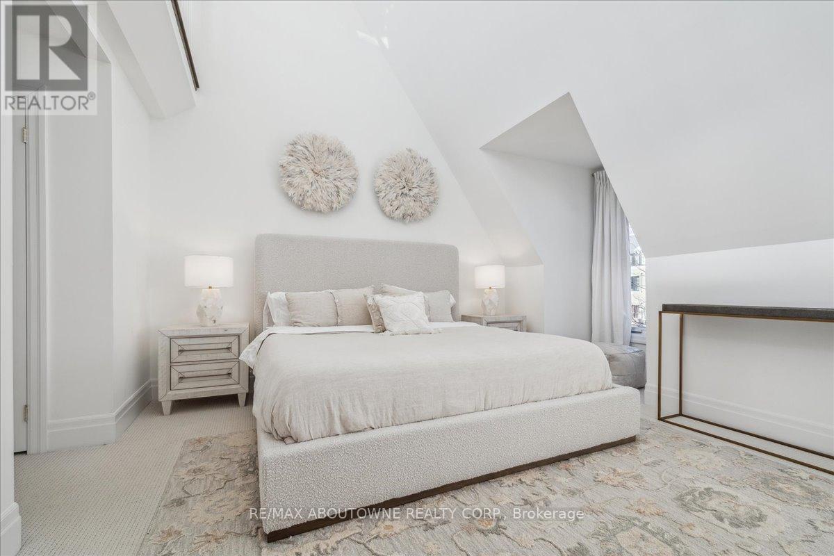












148 REYNOLDS STREET

,
Oakville (OO Old Oakville),




Ontario
L6J3K9

