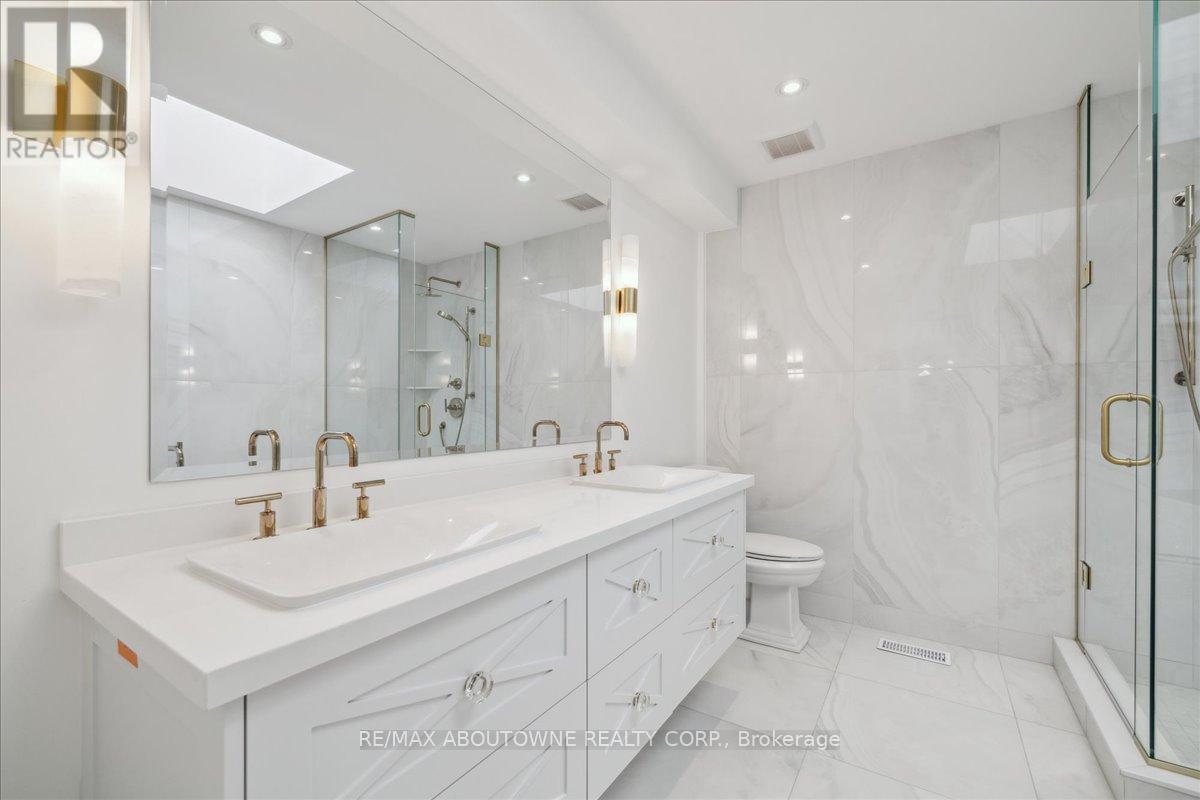 












148 REYNOLDS STREET

,
Oakville (OO Old Oakville),




Ontario
L6J3K9

