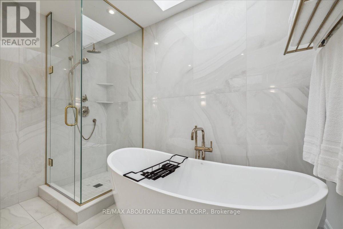 












148 REYNOLDS STREET

,
Oakville (OO Old Oakville),




Ontario
L6J3K9

