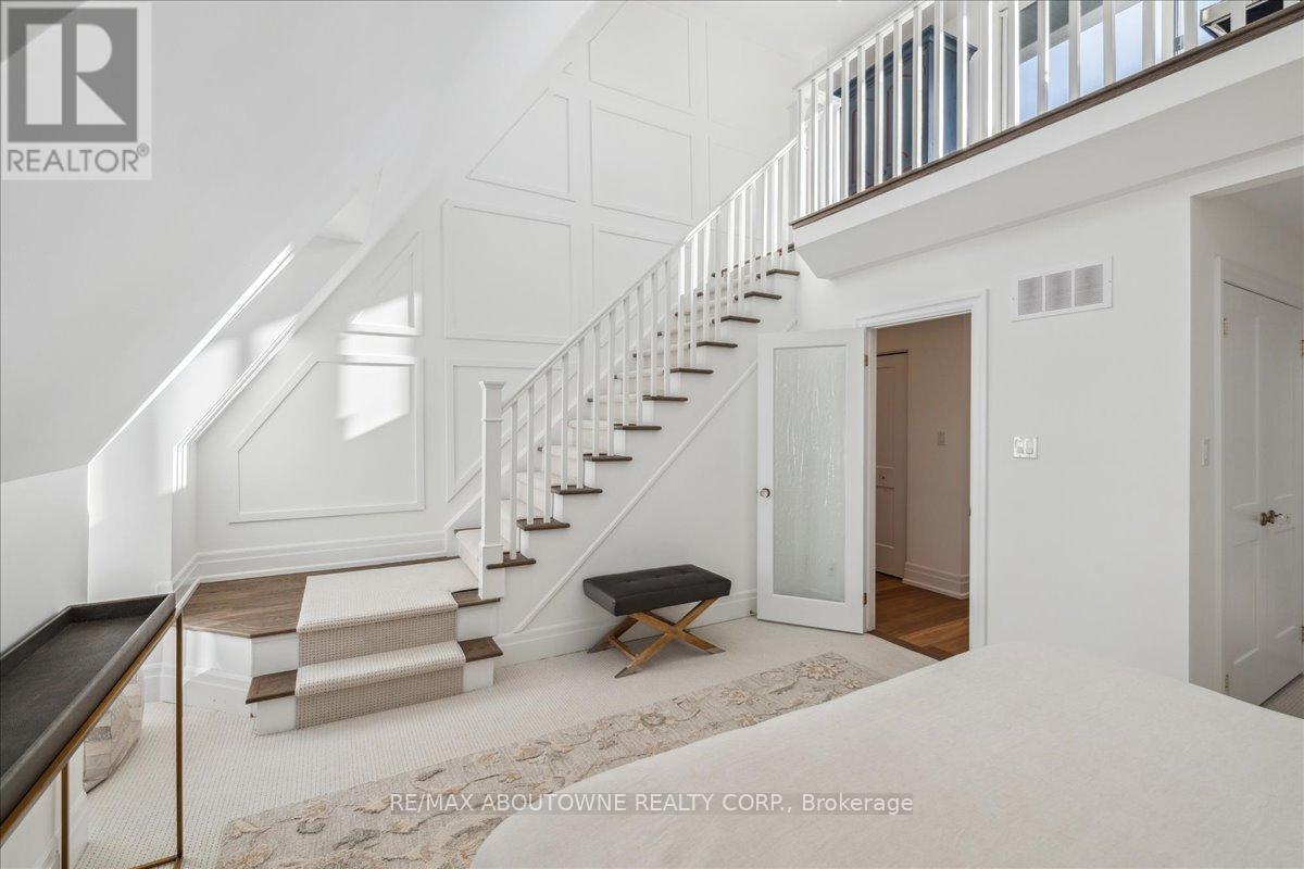 












148 REYNOLDS STREET

,
Oakville (OO Old Oakville),




Ontario
L6J3K9

