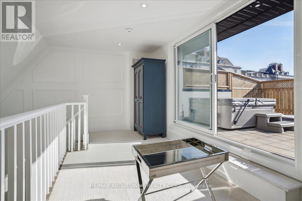 












148 REYNOLDS STREET

,
Oakville (OO Old Oakville),




Ontario
L6J3K9

