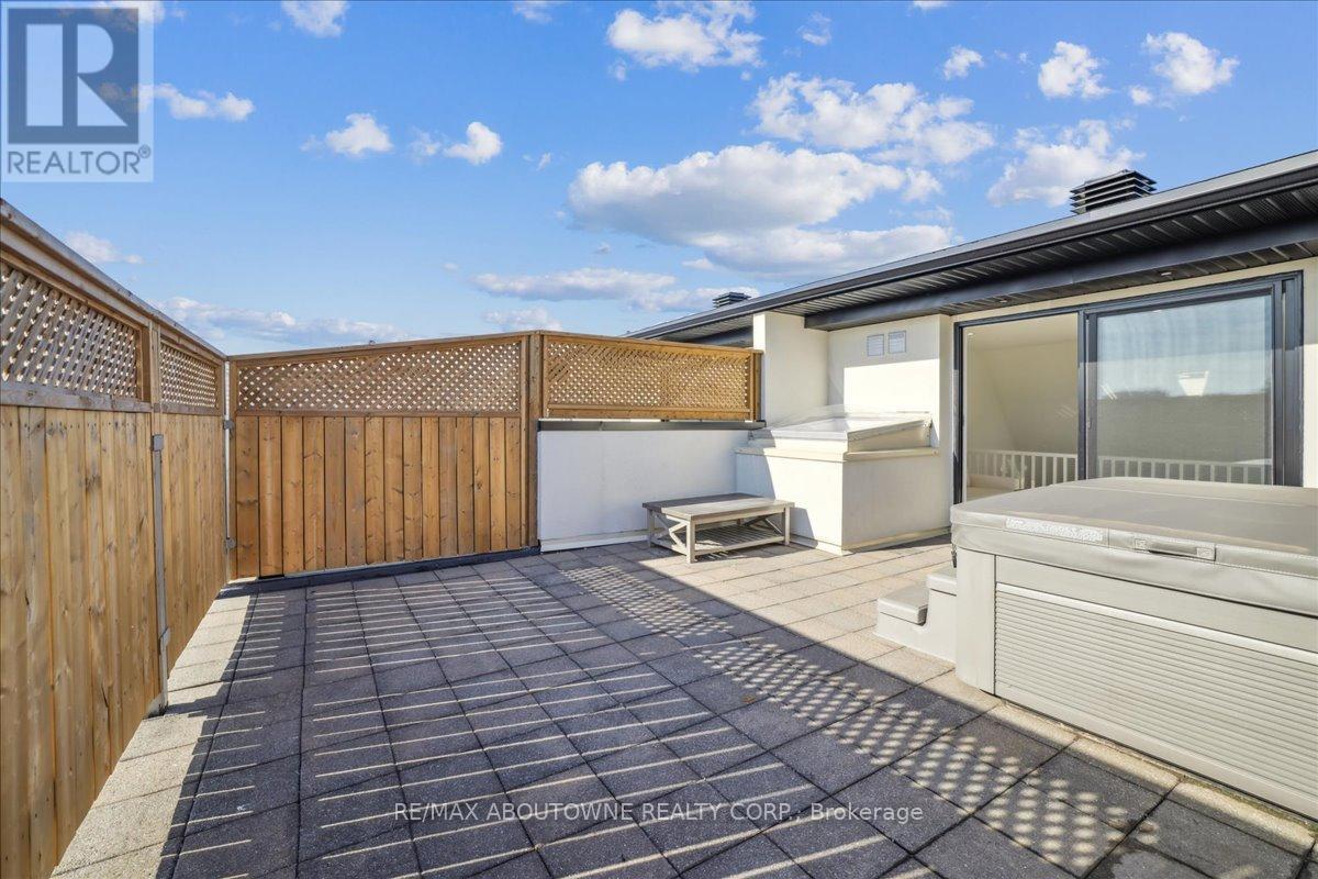 












148 REYNOLDS STREET

,
Oakville (OO Old Oakville),




Ontario
L6J3K9

