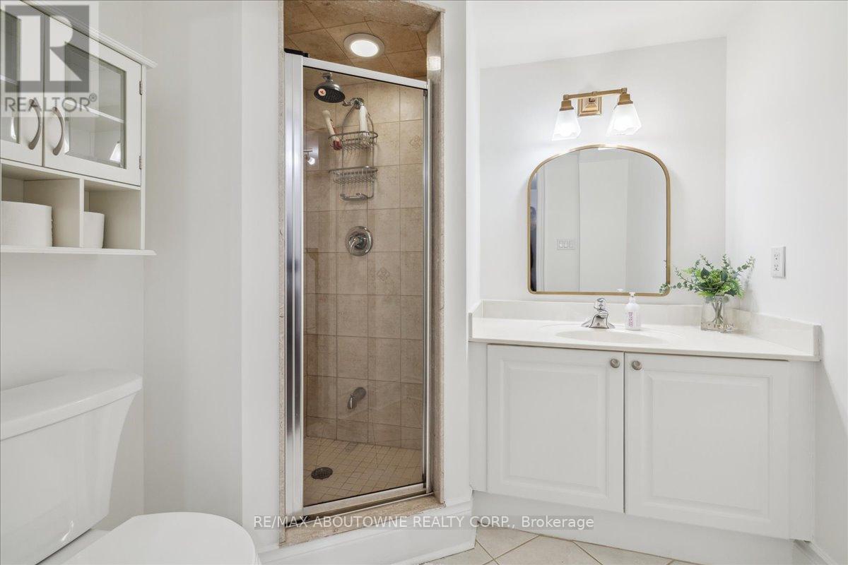 












148 REYNOLDS STREET

,
Oakville (OO Old Oakville),




Ontario
L6J3K9

