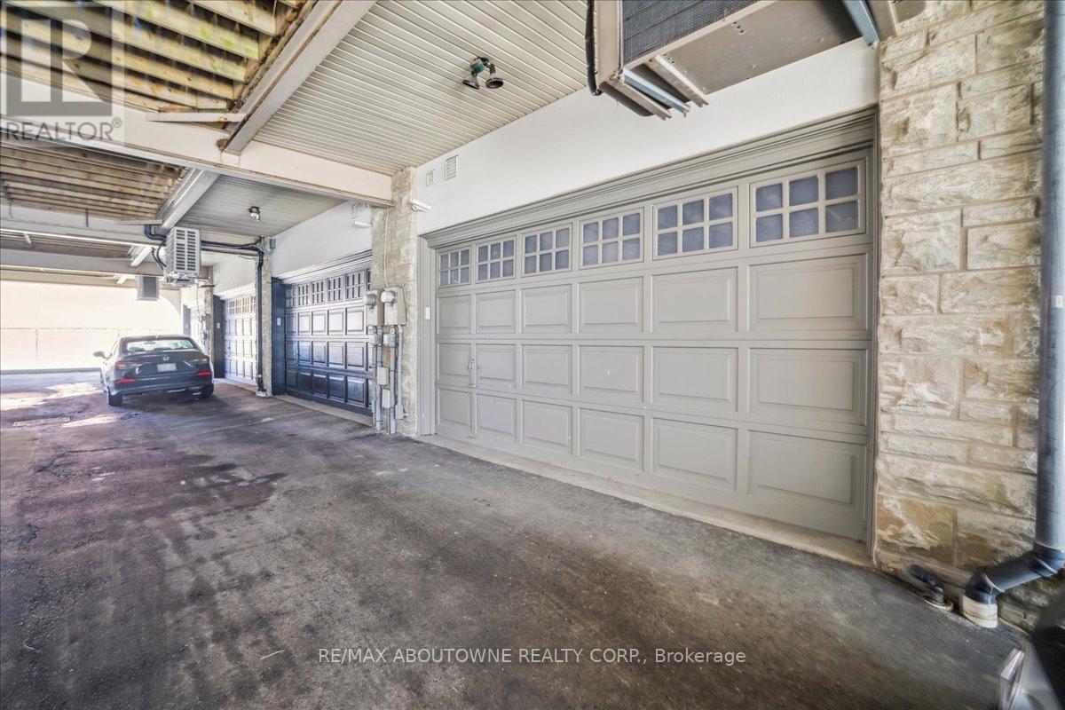 












148 REYNOLDS STREET

,
Oakville (OO Old Oakville),




Ontario
L6J3K9

