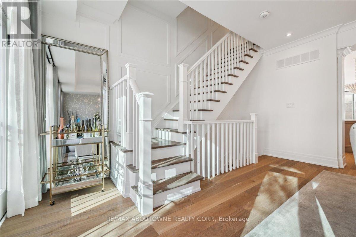 












148 REYNOLDS STREET

,
Oakville (OO Old Oakville),




Ontario
L6J3K9

