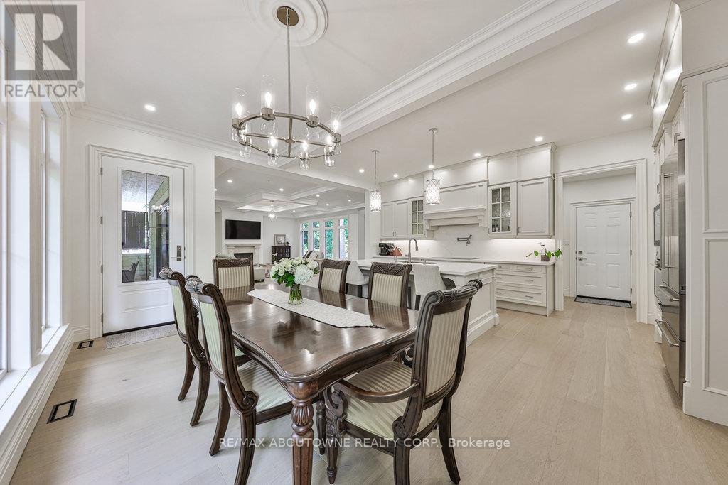 












2409 LAKESHORE ROAD

,
Burlington (Brant),




Ontario
L7R1B8

