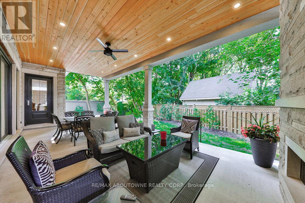 












2409 LAKESHORE ROAD

,
Burlington (Brant),




Ontario
L7R1B8

