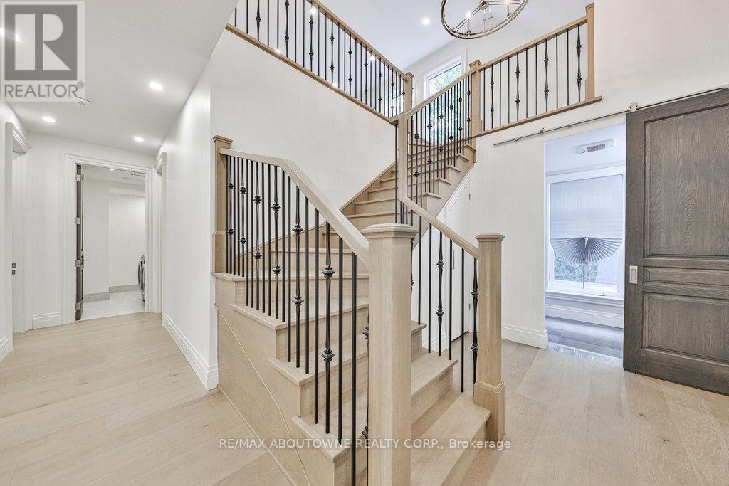 












2409 LAKESHORE ROAD

,
Burlington (Brant),




Ontario
L7R1B8

