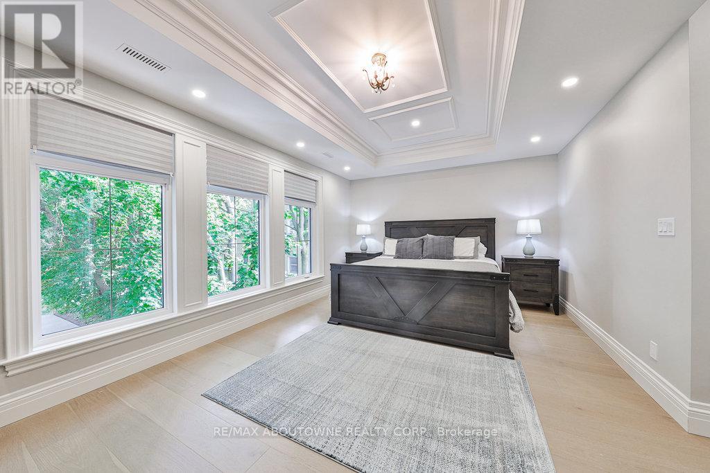 












2409 LAKESHORE ROAD

,
Burlington (Brant),




Ontario
L7R1B8

