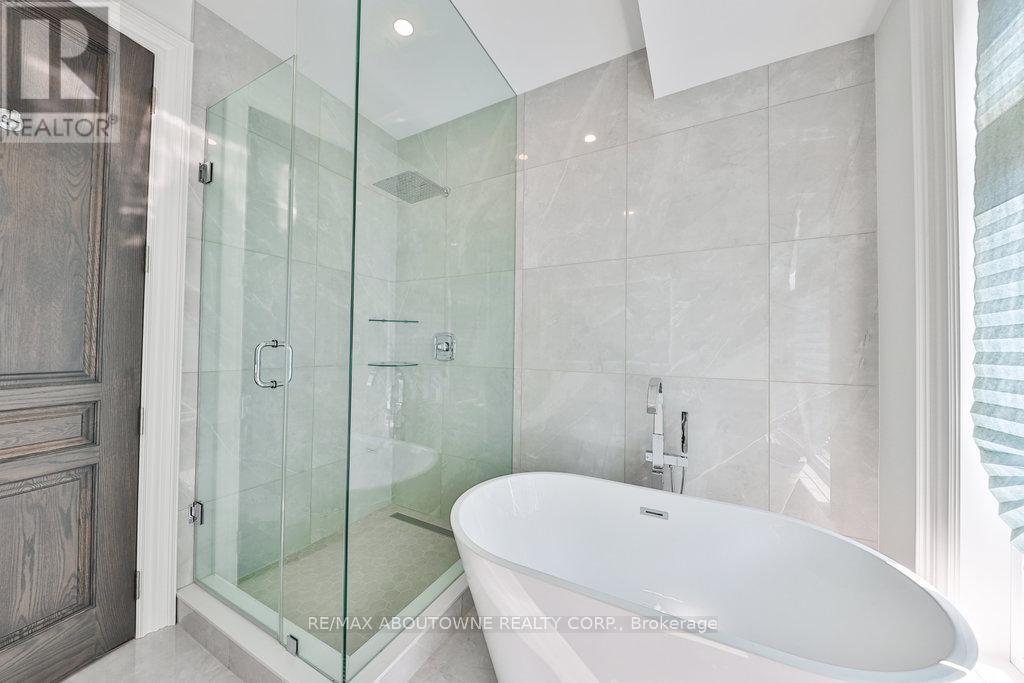 












2409 LAKESHORE ROAD

,
Burlington (Brant),




Ontario
L7R1B8

