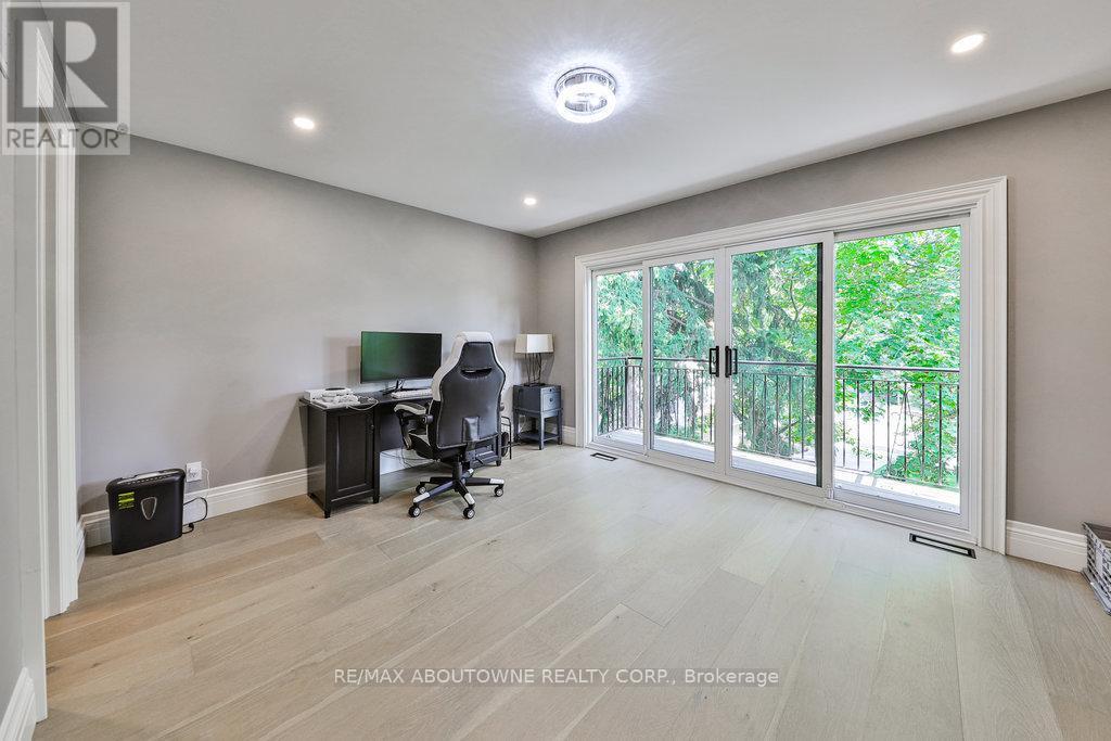 












2409 LAKESHORE ROAD

,
Burlington (Brant),




Ontario
L7R1B8

