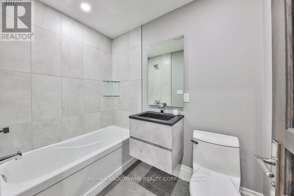 












2409 LAKESHORE ROAD

,
Burlington (Brant),




Ontario
L7R1B8

