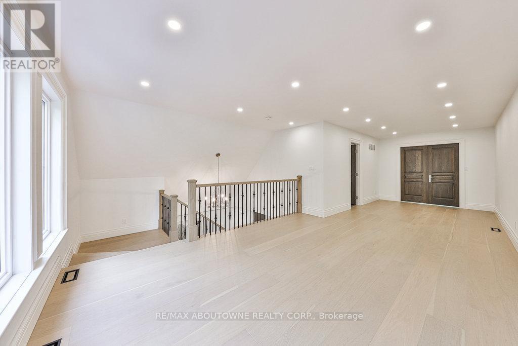 












2409 LAKESHORE ROAD

,
Burlington (Brant),




Ontario
L7R1B8

