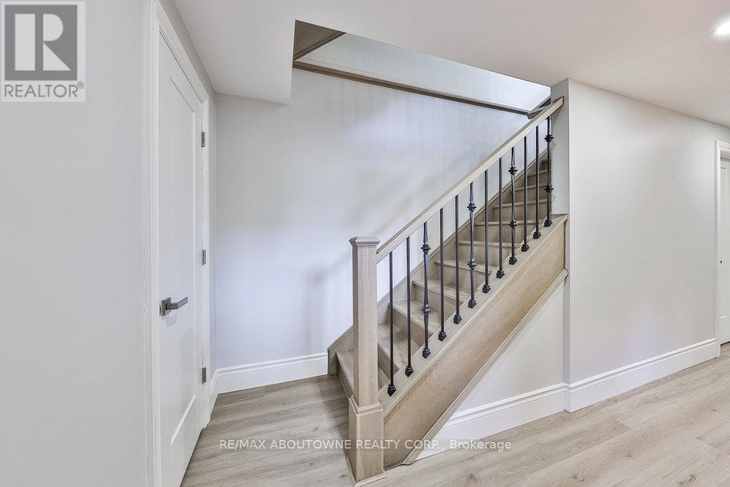 












2409 LAKESHORE ROAD

,
Burlington (Brant),




Ontario
L7R1B8

