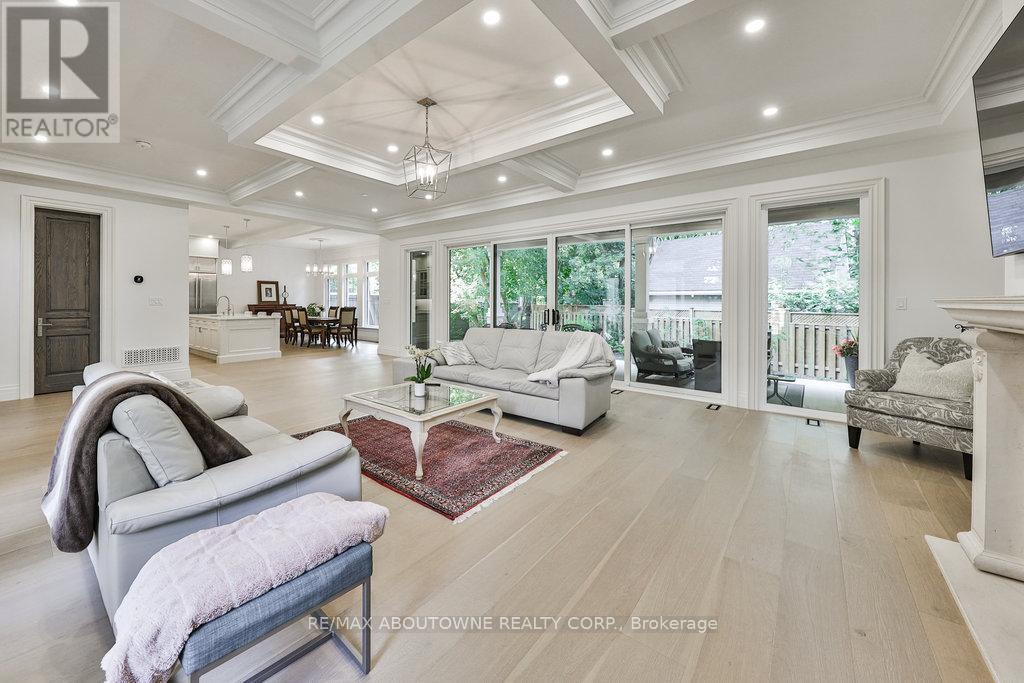 












2409 LAKESHORE ROAD

,
Burlington (Brant),




Ontario
L7R1B8

