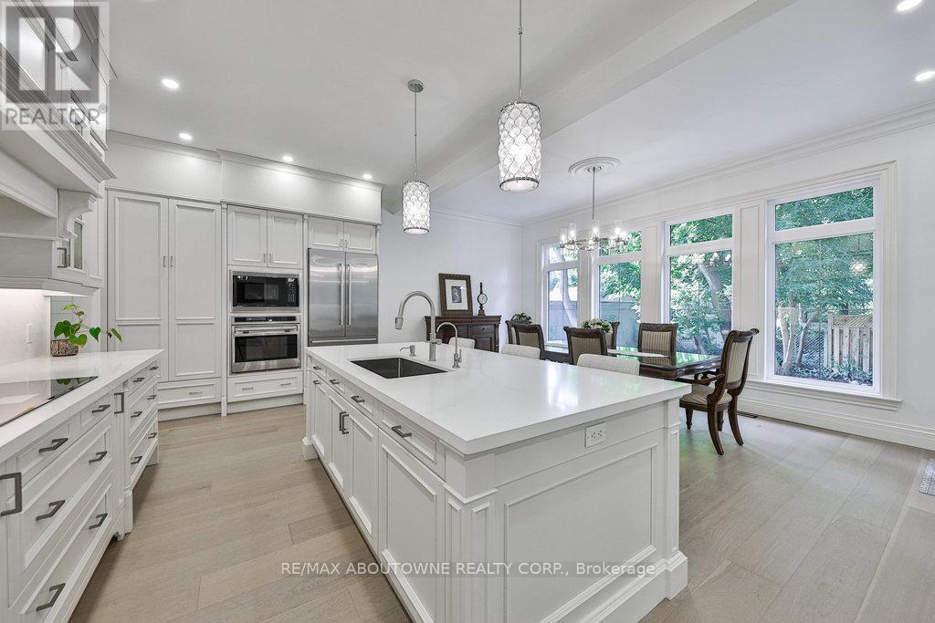 












2409 LAKESHORE ROAD

,
Burlington (Brant),




Ontario
L7R1B8

