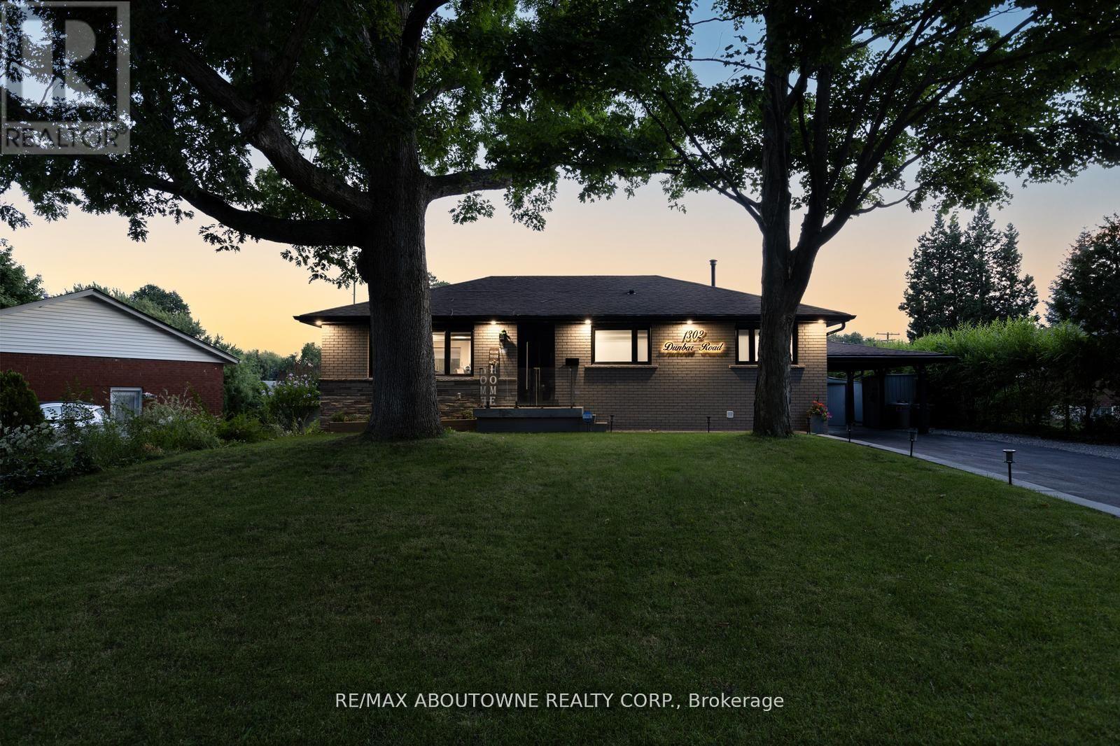 












1302 DUNBAR ROAD

,
Burlington (Mountainside),




Ontario
L7P2J9

