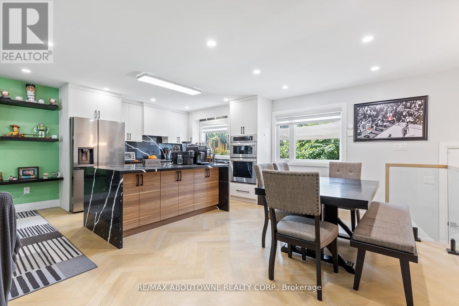 












1302 DUNBAR ROAD

,
Burlington (Mountainside),




Ontario
L7P2J9

