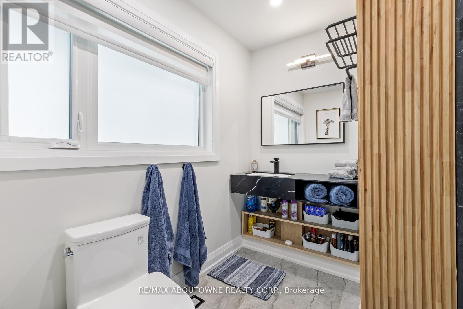 












1302 DUNBAR ROAD

,
Burlington (Mountainside),




Ontario
L7P2J9

