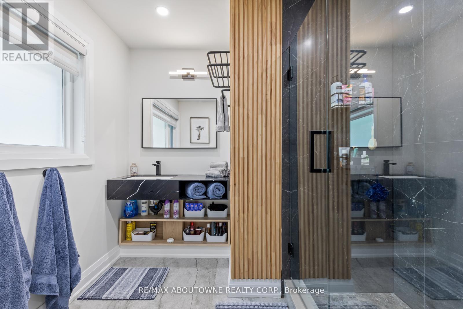 












1302 DUNBAR ROAD

,
Burlington (Mountainside),




Ontario
L7P2J9

