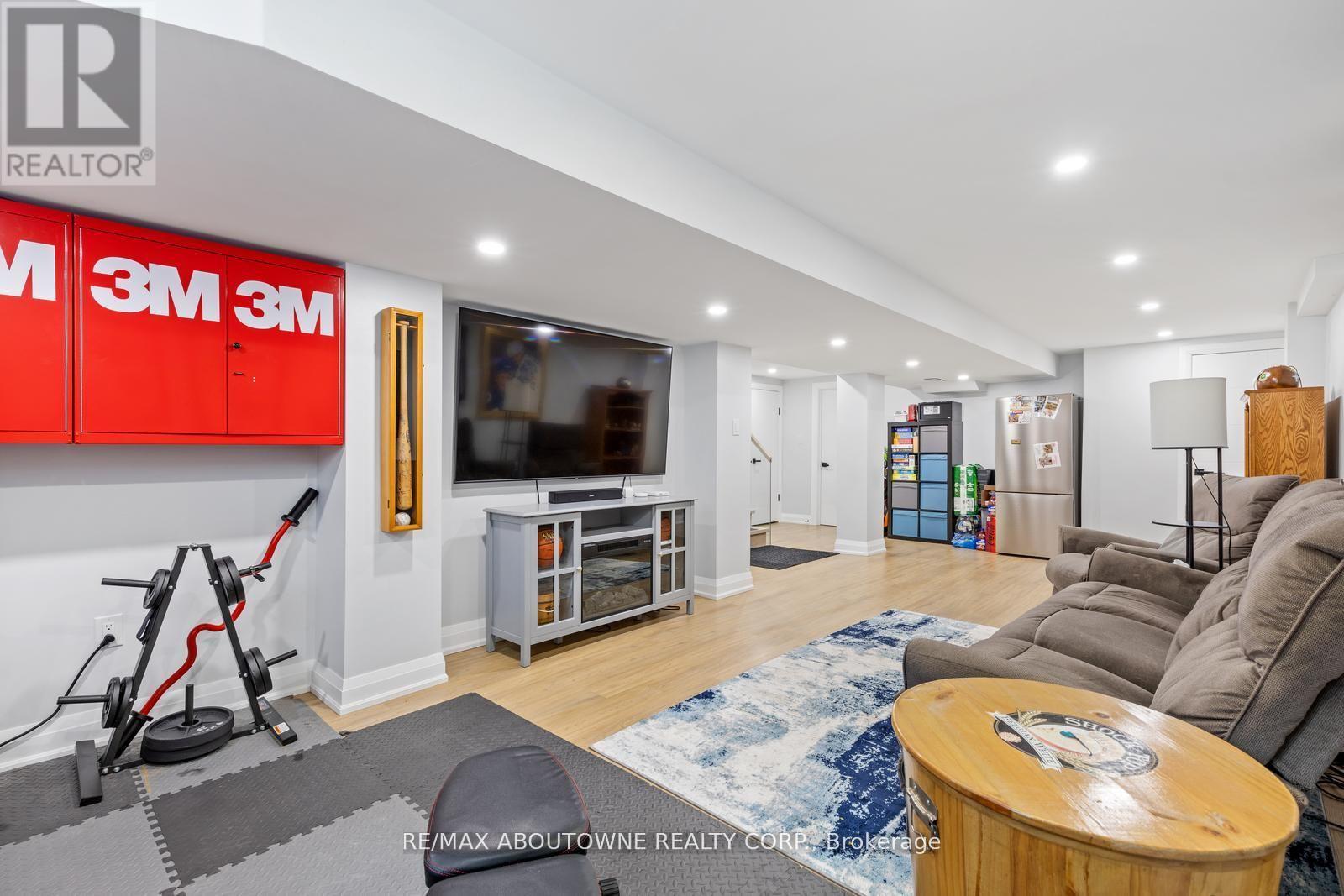 












1302 DUNBAR ROAD

,
Burlington (Mountainside),




Ontario
L7P2J9


