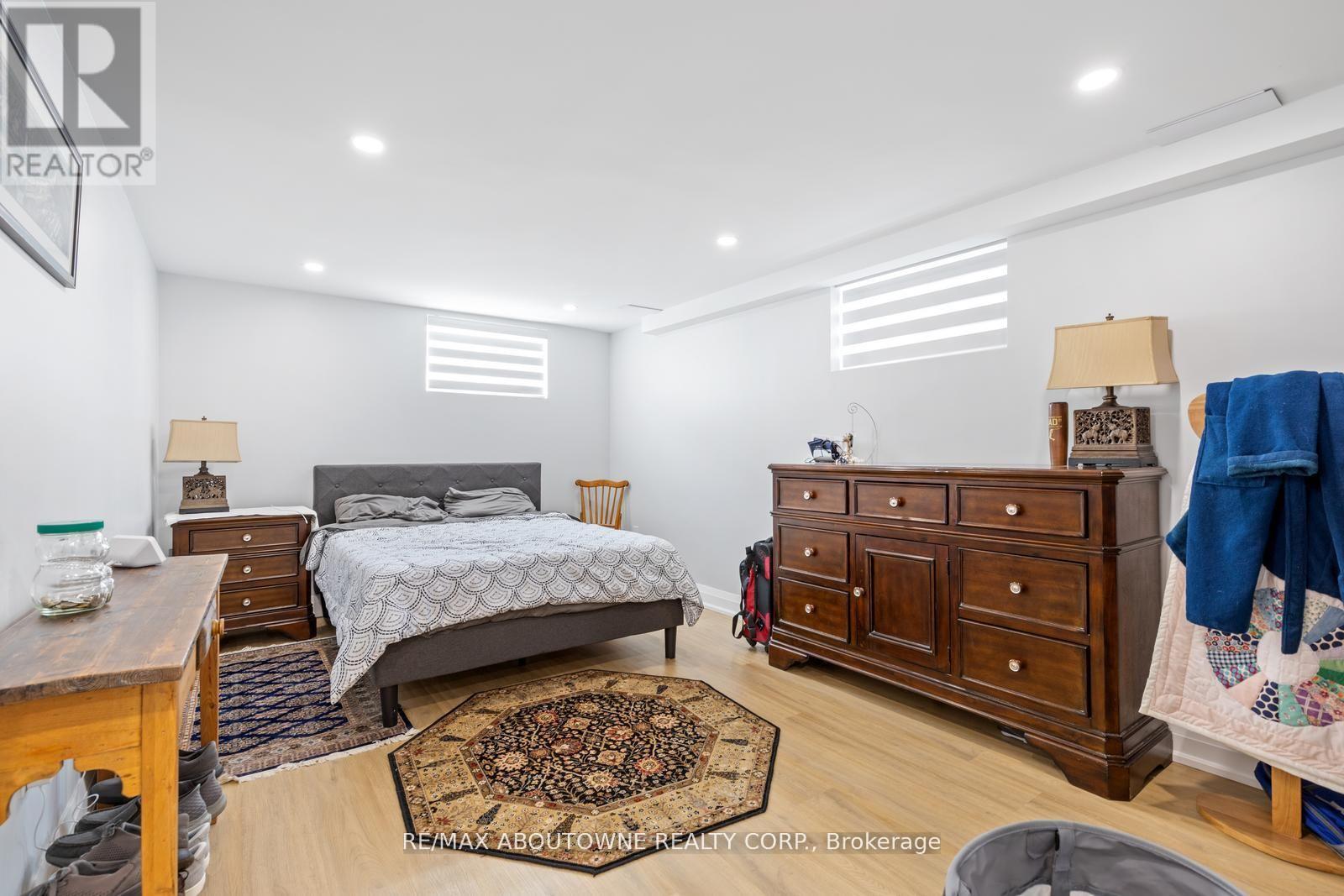












1302 DUNBAR ROAD

,
Burlington (Mountainside),




Ontario
L7P2J9

