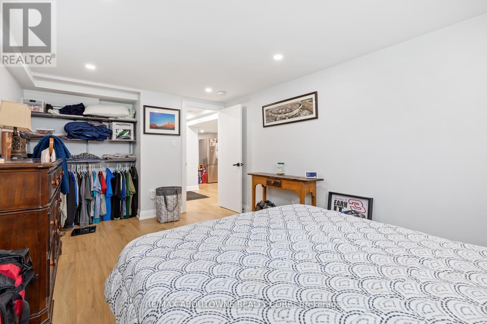 












1302 DUNBAR ROAD

,
Burlington (Mountainside),




Ontario
L7P2J9

