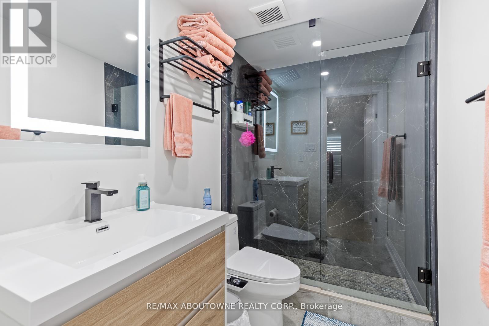 












1302 DUNBAR ROAD

,
Burlington (Mountainside),




Ontario
L7P2J9

