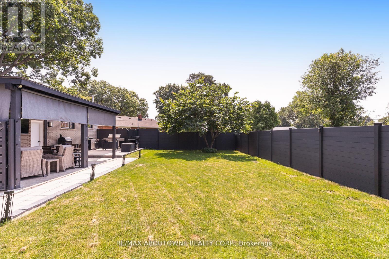 












1302 DUNBAR ROAD

,
Burlington (Mountainside),




Ontario
L7P2J9

