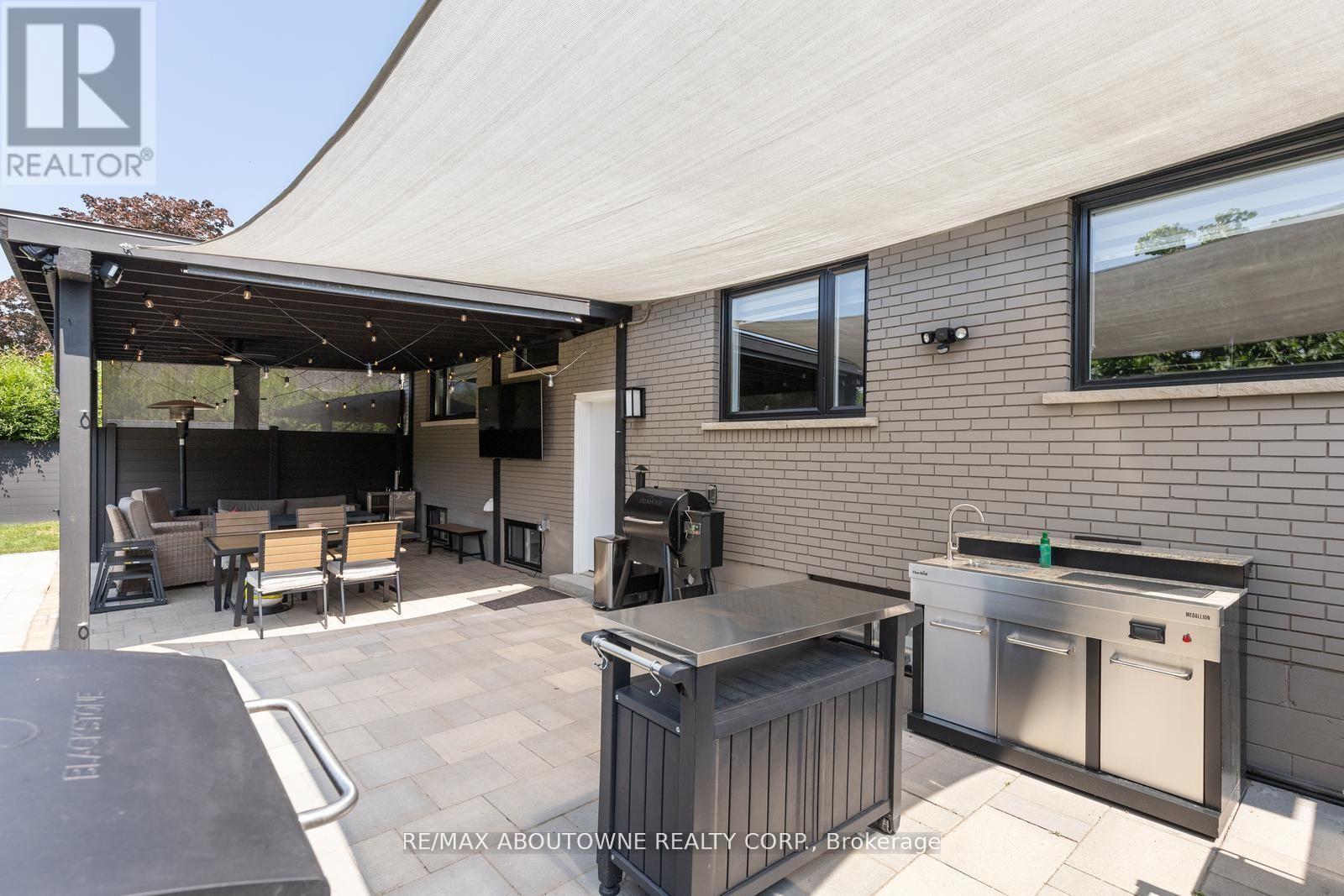 












1302 DUNBAR ROAD

,
Burlington (Mountainside),




Ontario
L7P2J9

