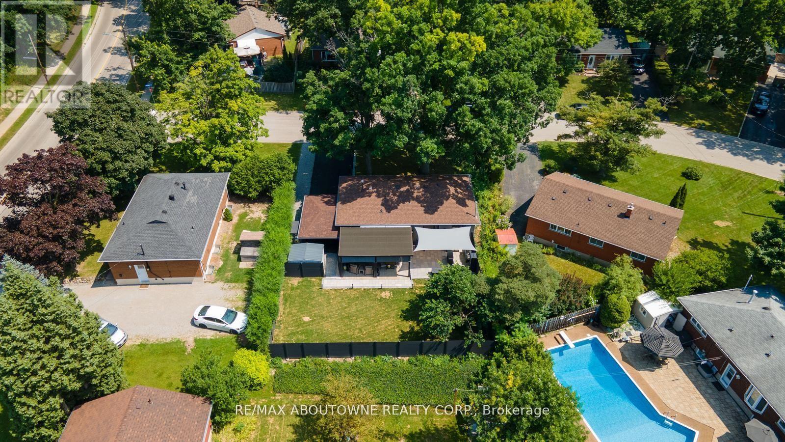 












1302 DUNBAR ROAD

,
Burlington (Mountainside),




Ontario
L7P2J9

